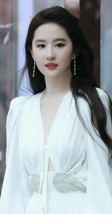 刘亦菲事业心强吗_刘亦菲的演艺事业与社会影响_刘亦菲的商业价值