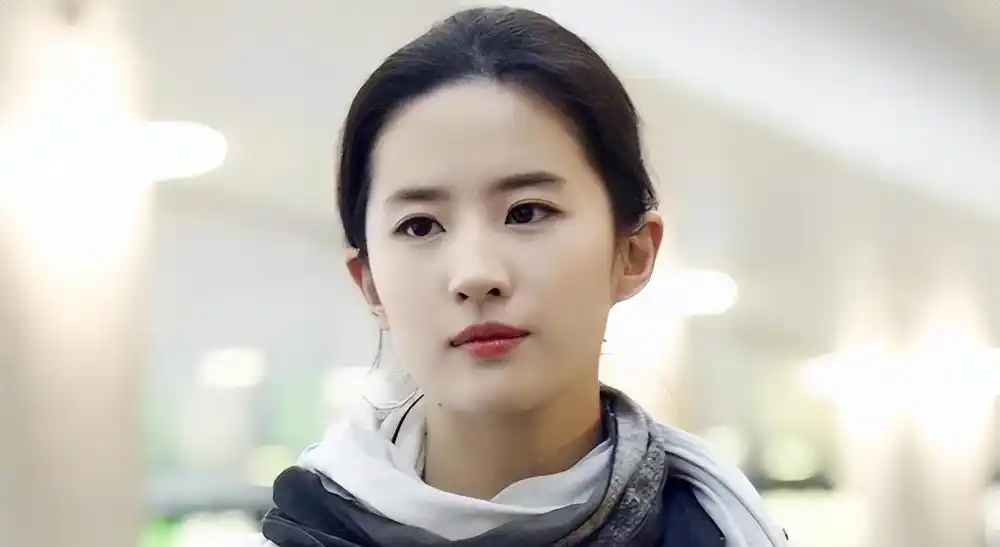 刘亦菲的商业价值_刘亦菲的演艺事业与社会影响_刘亦菲事业心强吗