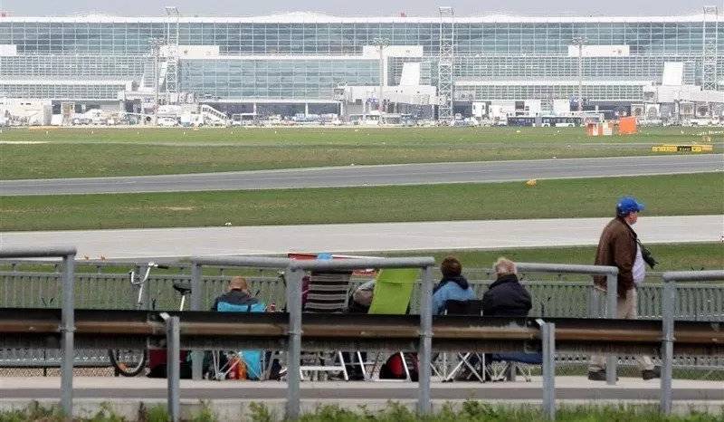 理解数字资产在航空业的应用：如何提升乘客体验与运营效率_航空客运需求分析_国内航空旅客运输服务