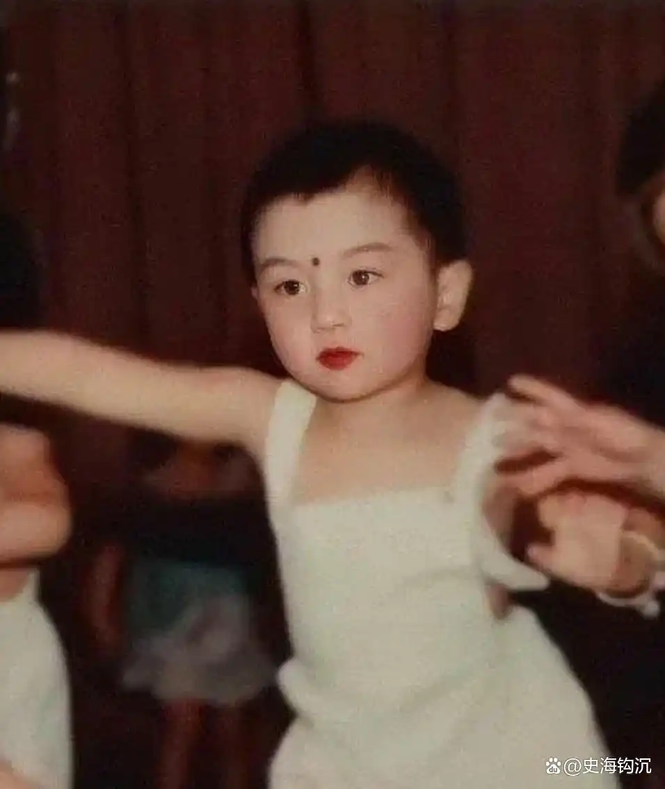 陈妍希和曾志伟最惊艳的照片_陈妍希的八卦新闻_陈妍希