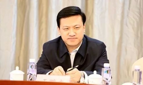 解析区块链技术的安全性：数字货币是如何实现去中心化与透明交易的_区块链的透明性体现在哪_区块链透明的杯子