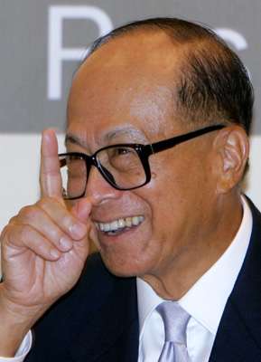李嘉诚：长江实业和记黄埔董事长，福布斯富豪榜22名的财富智慧与慈善